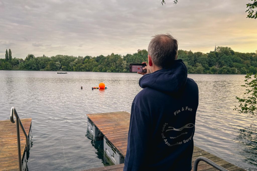 Ralf fotografiert den See
